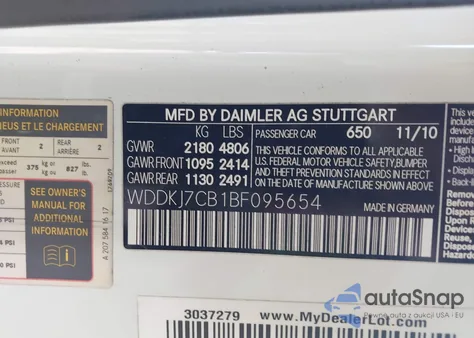 2011 Mercedes-Benz E 550 z USA, uszkodzony, nr VIN WDDKJ7CB1BF095654